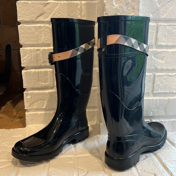 Burberry Kenyon Nova Belt Rainboot - Picture 2 of 11